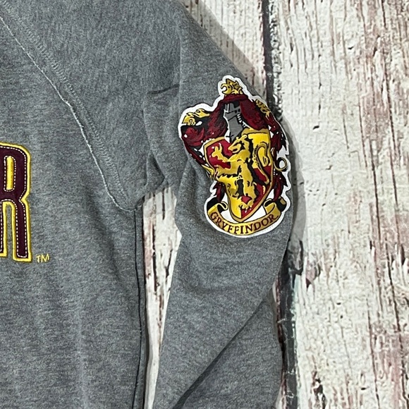Harry Potter Universal Studios Gryffindor Crew Neck Womens Sweatshirt - Picture 3 of 6